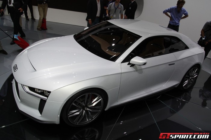 Đây là những hình ảnh của chiếc Audi Quattro Concept được Audi giới thiệu tại Paris Motor Show vào năm 2010.
